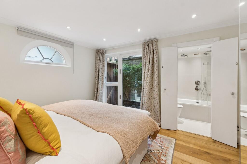 3 bedroom mews property for rent