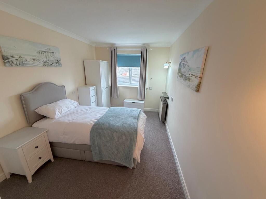 Apartment in Sefton, Birkdale - View 2