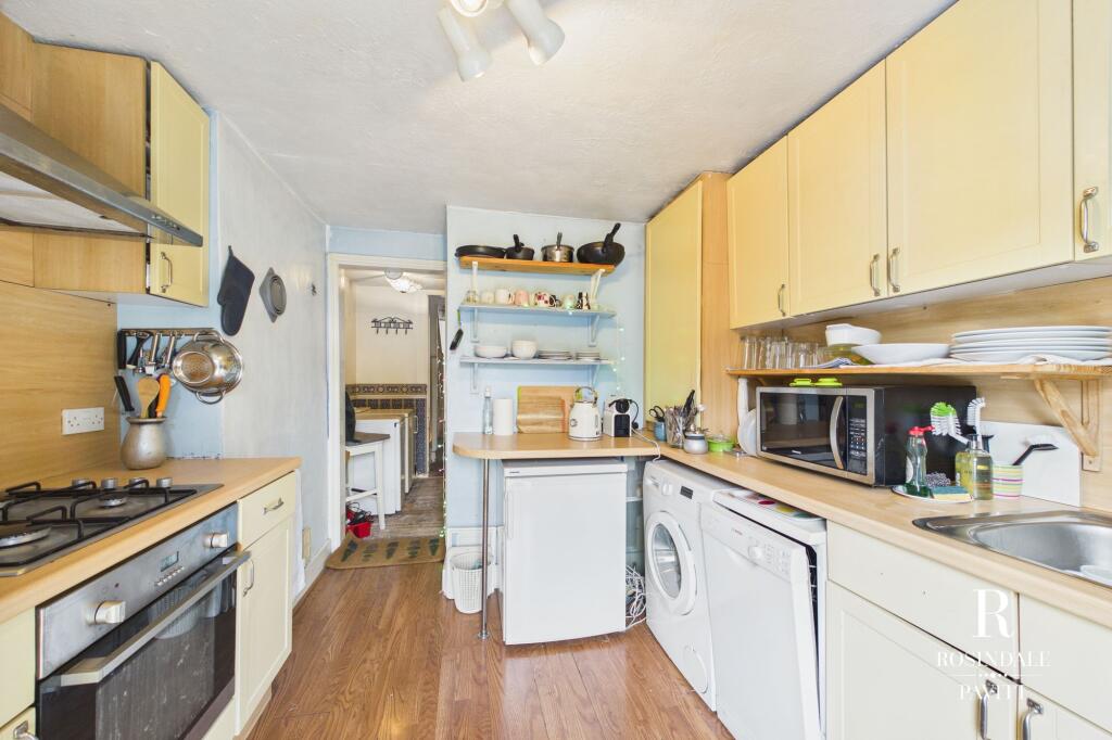 Apartment in Sutton - View 5
