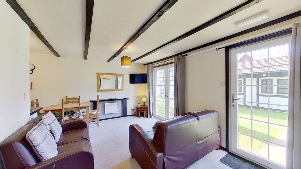 7 Tudor Court, Tolroy Manor photo 3