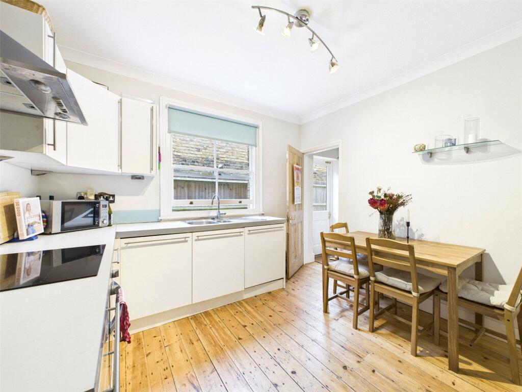 Apartment in London - View 3