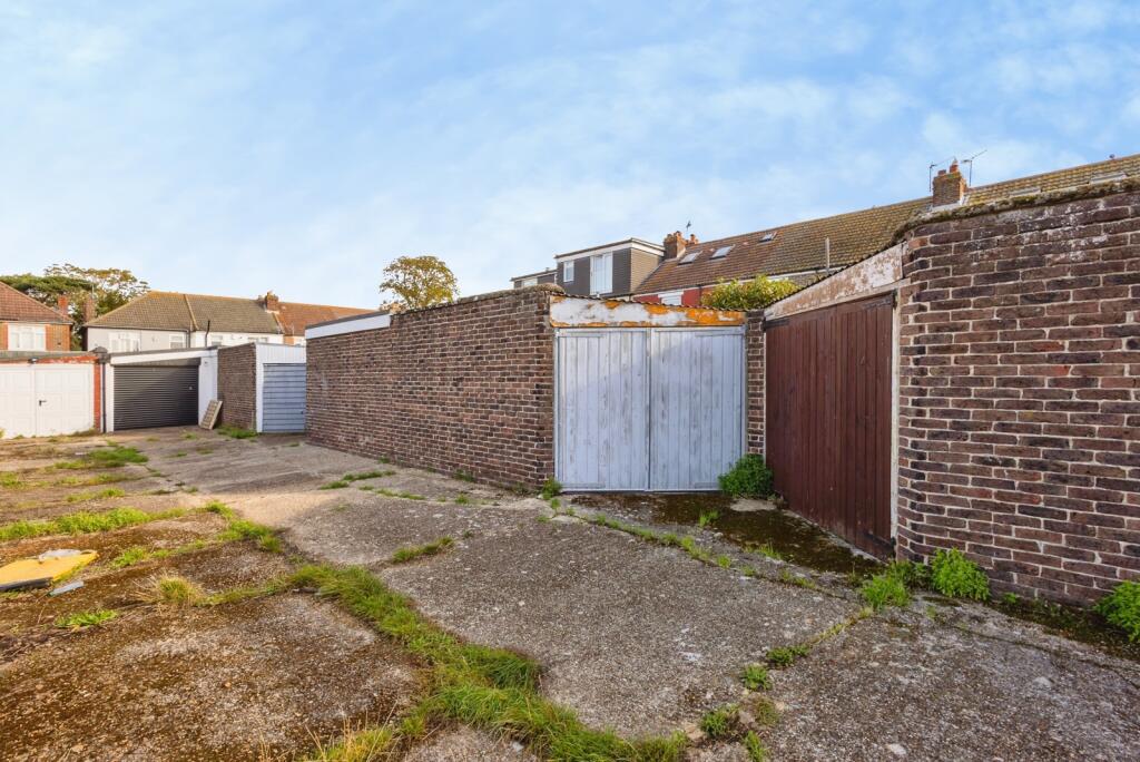 Chelmsford Road, Portsmouth, Hampshire, PO2 photo 3