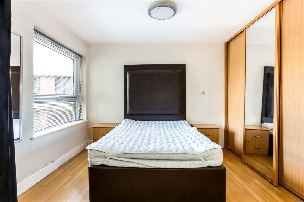 Apartment in Basingstoke and Deane, Top of Town, Riverdene - View 4