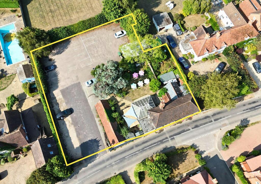 Shoulder of Mutton Playhatch Yellow Line Boundary.jpg