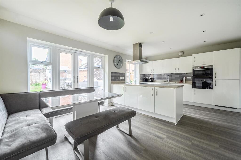 House in Sandhurst, Little Sandhurst - View 2