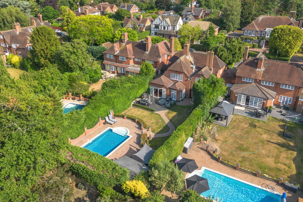 Main image of property: Gidea Park, Romford, RM2 5NR