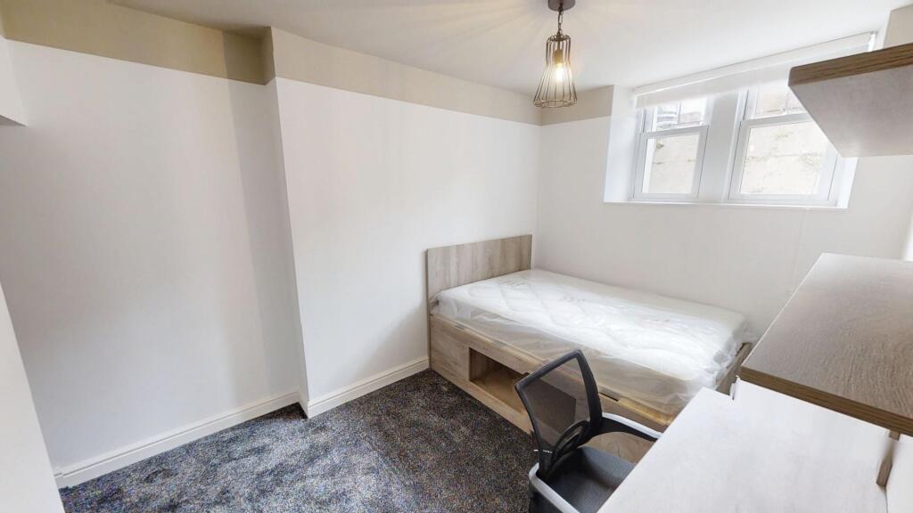 5 bedroom terraced house for rent
