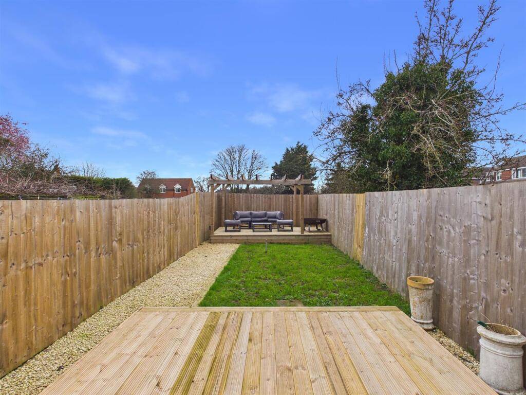 Astor Close, Brockworth, Gloucester photo 4