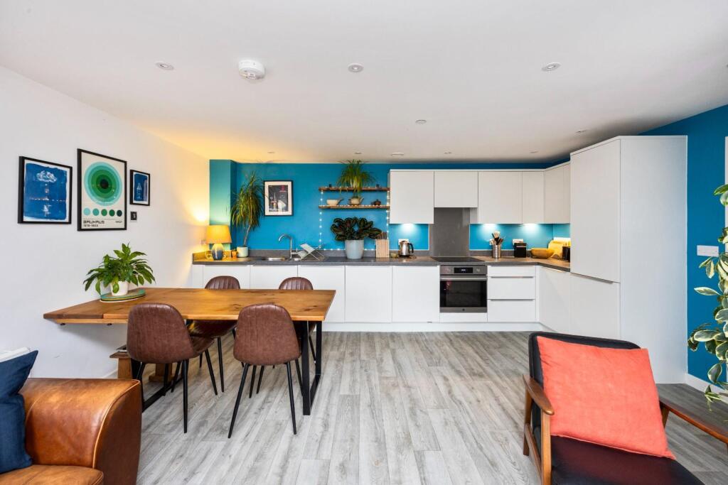 Apartment in Hove, Brighton and Hove - View 4