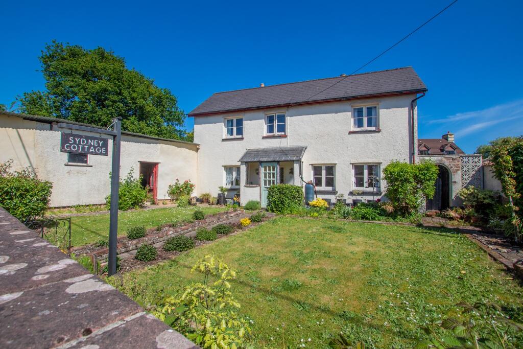 3-bed detached on Rockbeare, Exeter, £475,000