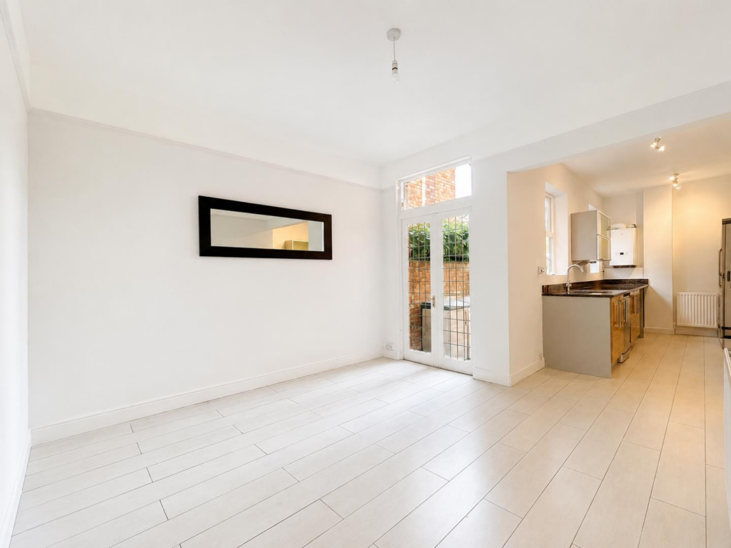 House in Northampton, West Northamptonshire - View 5
