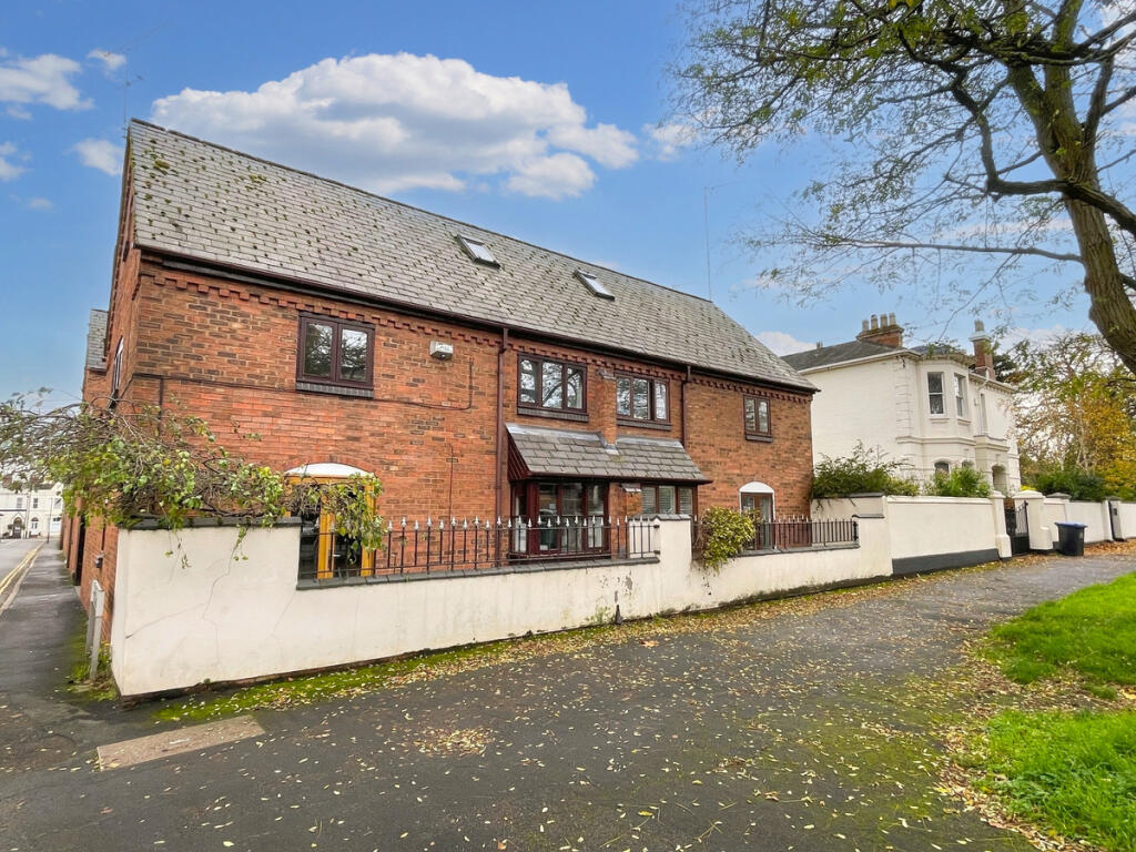 Main image of property: Beauchamp Avenue, Leamington Spa, Warwickshire CV32 5HX