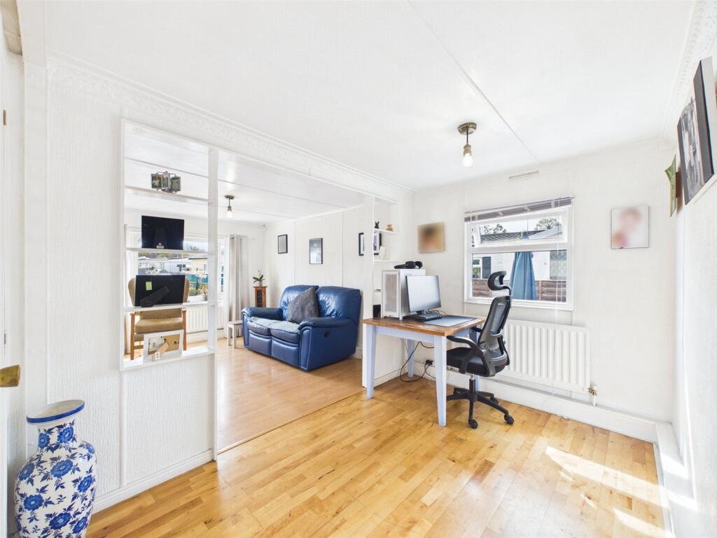 House in Cheltenham, Hatherley, Fiddler's Green - More