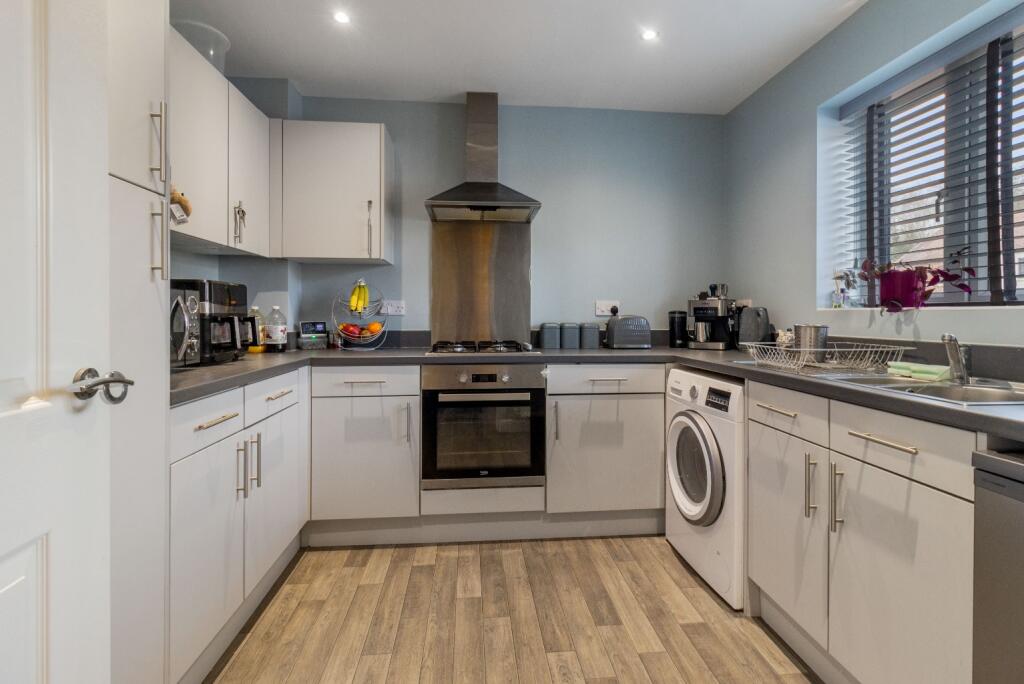 Buzzard Crescent, Malvern, Worcestershire, WR14 2FP photo 3