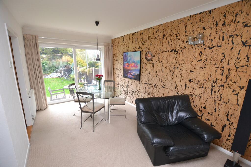 House in Chelmsford, Broomfield - More