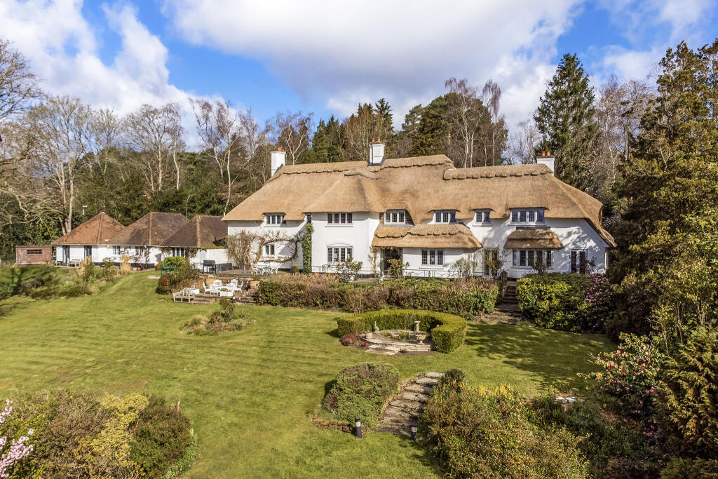 Main image of property: Swifts Close, Moor Park, Farnham, GU10