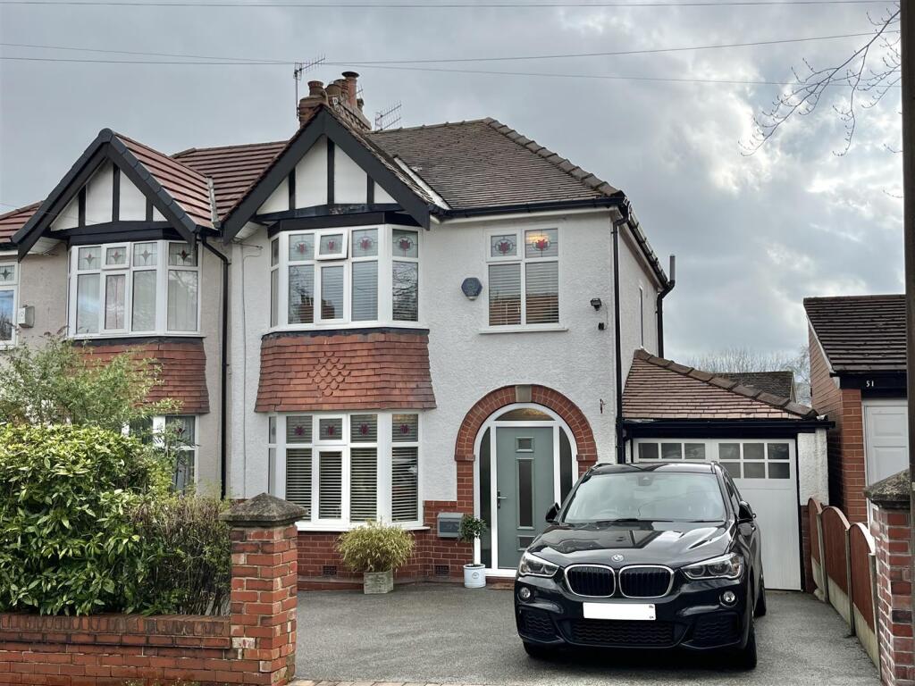 Main image of property: Spire Hollin, Glossop