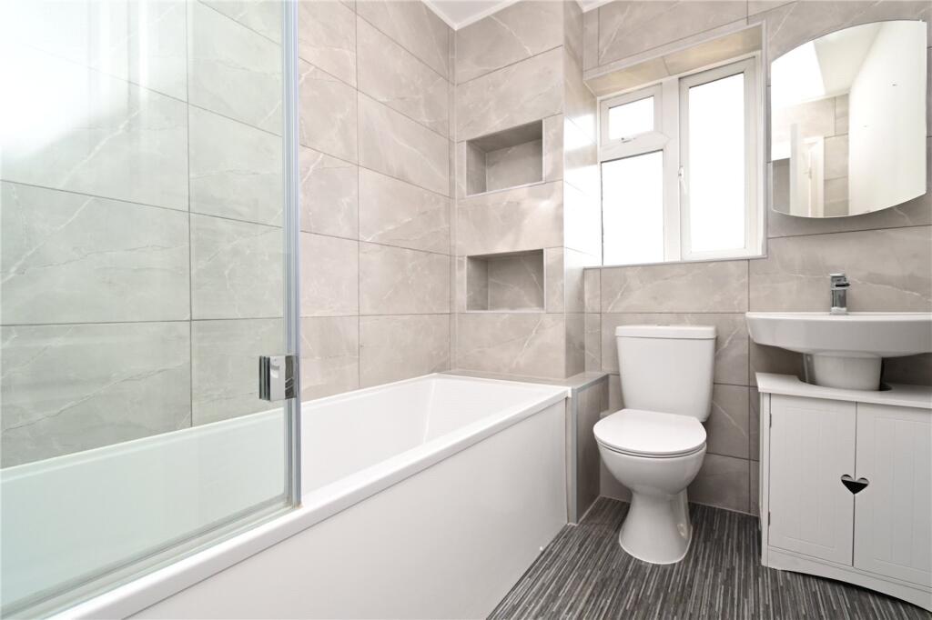 House in Basingstoke and Deane, Chineham - View 5