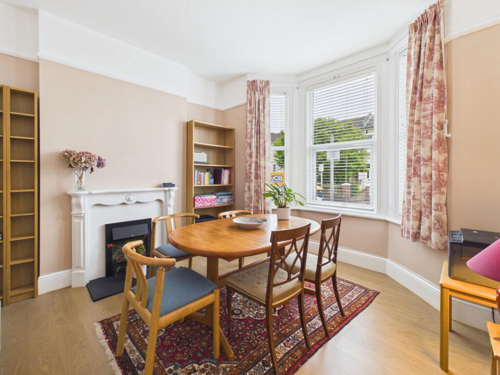 Apartment in Worthing, West Worthing - More