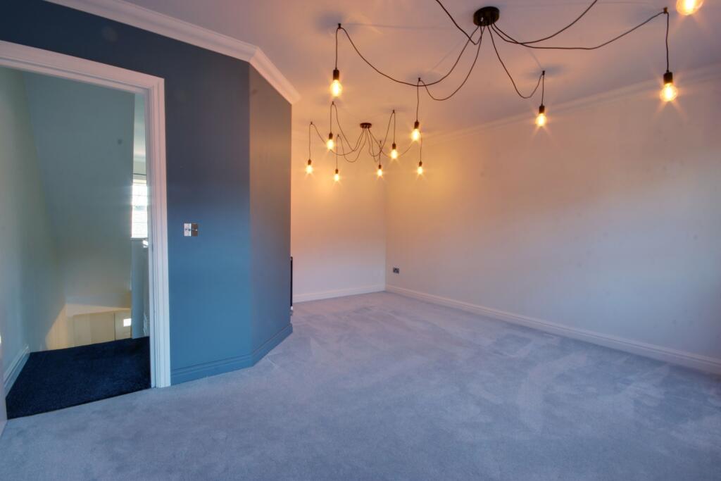 House in Hull - View 4