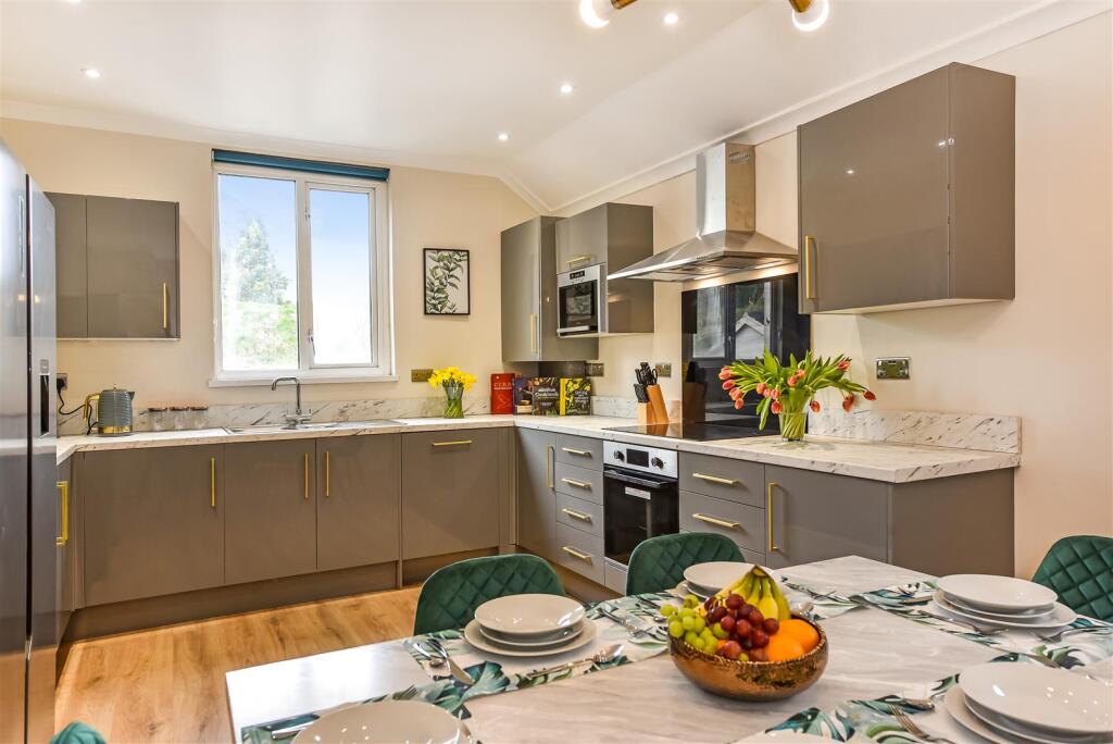 Apartment in Cardiff, Plasnewydd, Roath - View 2