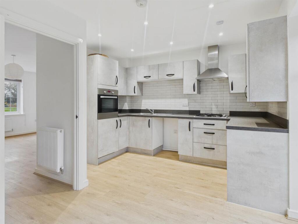 House in Malvern Hills, Malvern - More