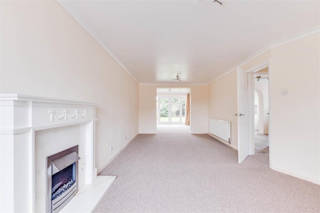 Woodfall Lane, Little Neston, Neston photo 3