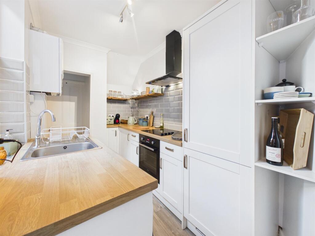 Apartment in North Tyneside, North East - View 5