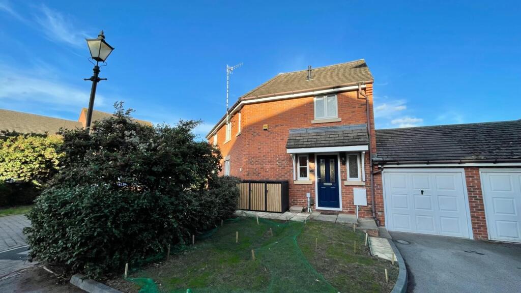 Lingfield Crescent, Stratford-upon-Avon photo 2