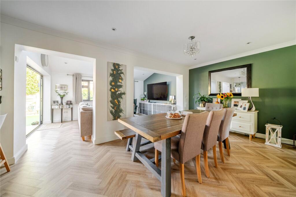 House in Kingston upon Thames - More
