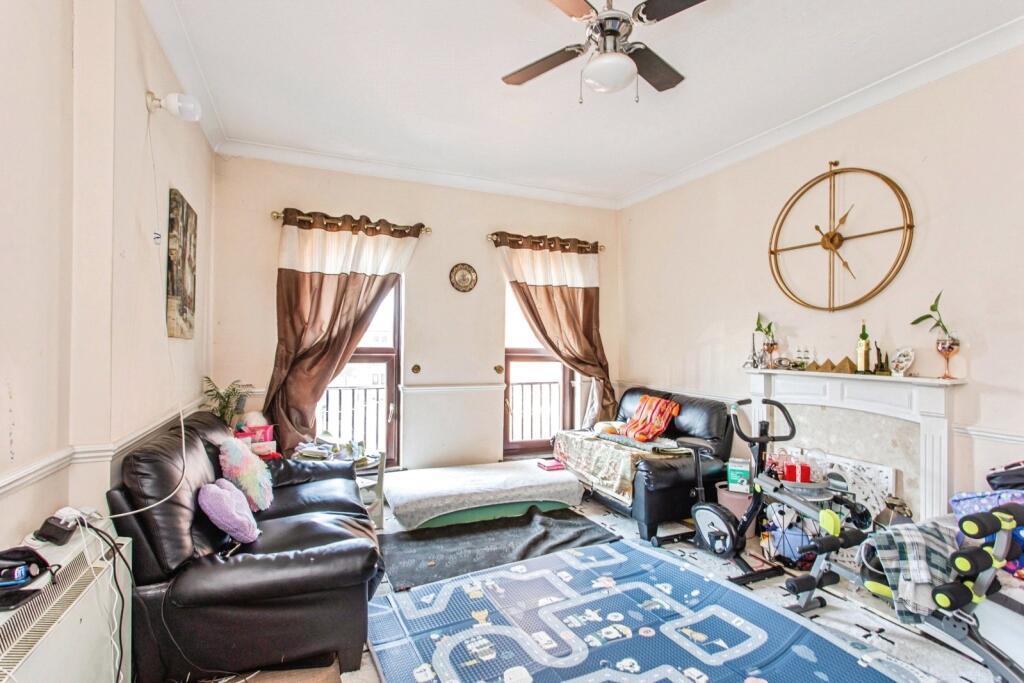 Apartment in Southend-on-Sea, Essex - View 4
