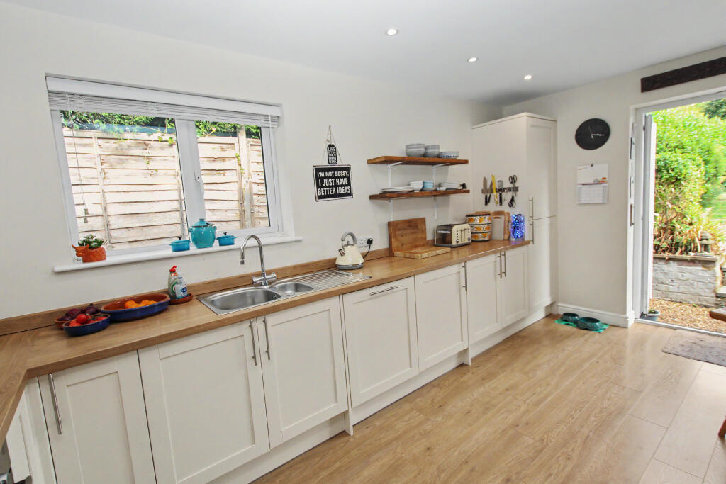 House in Guildford - View 4
