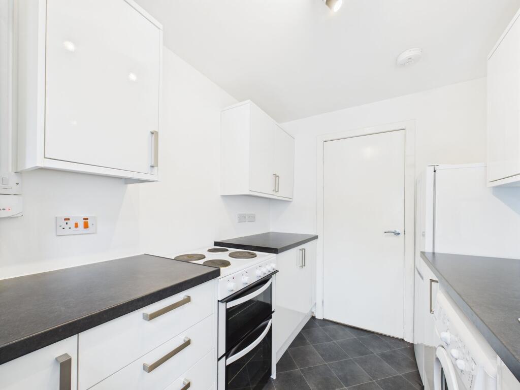 Apartment in East Kilbride, Whitemoss, The Village - More