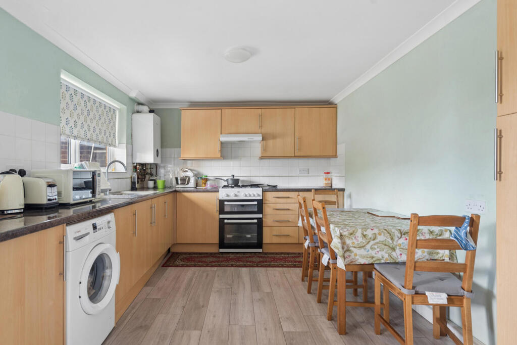 House in Slough - View 2