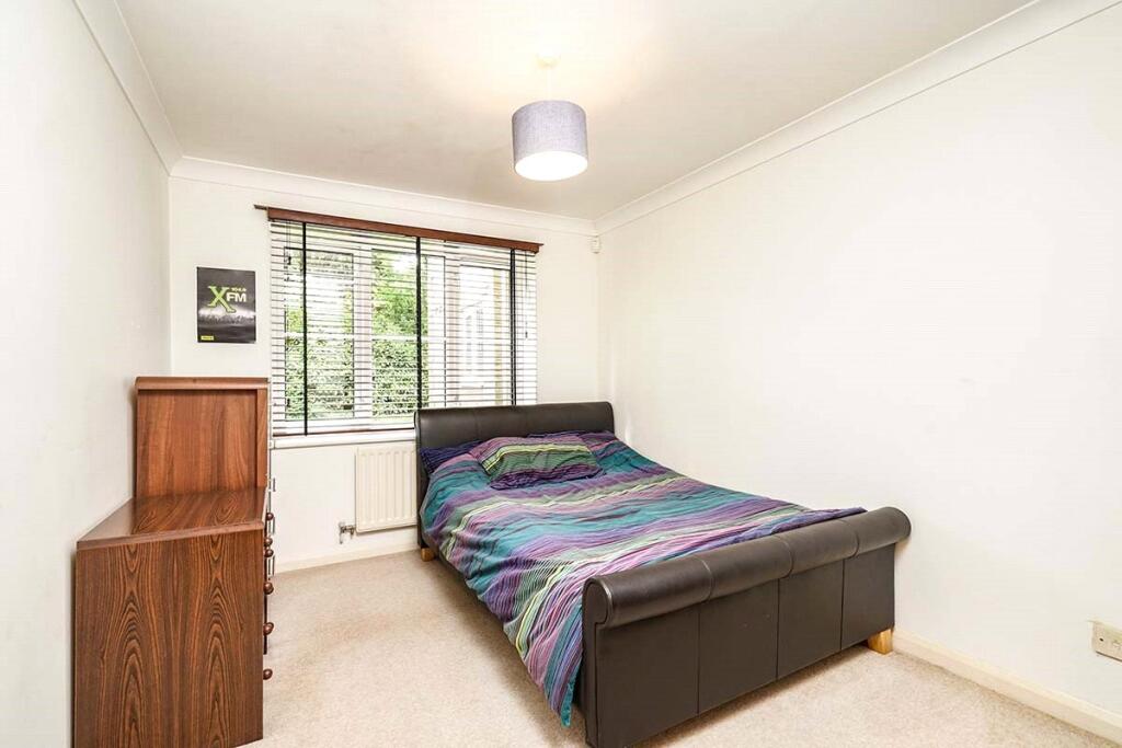 Apartment in Sutton - View 5