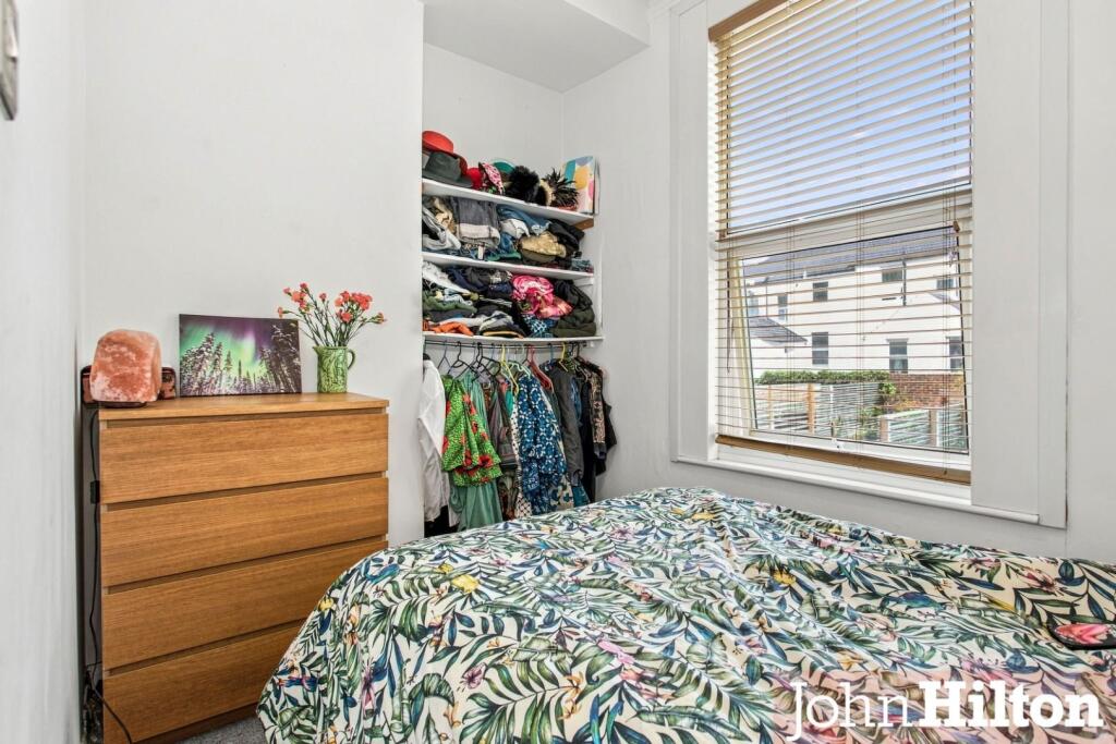 Apartment in Brighton, Round Hill - More