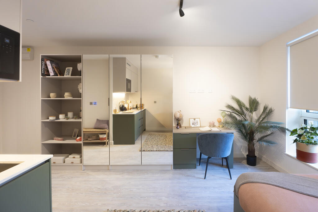 Apartment in Kingston upon Thames - View 3