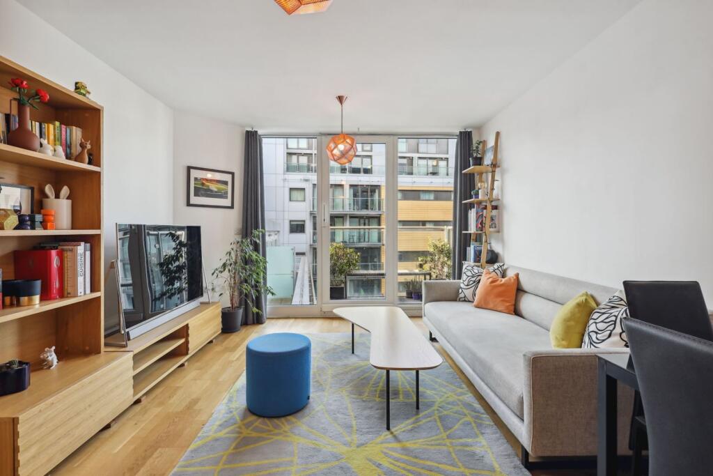 Main image of property: 352 Queenstown Road, Battersea, SW11