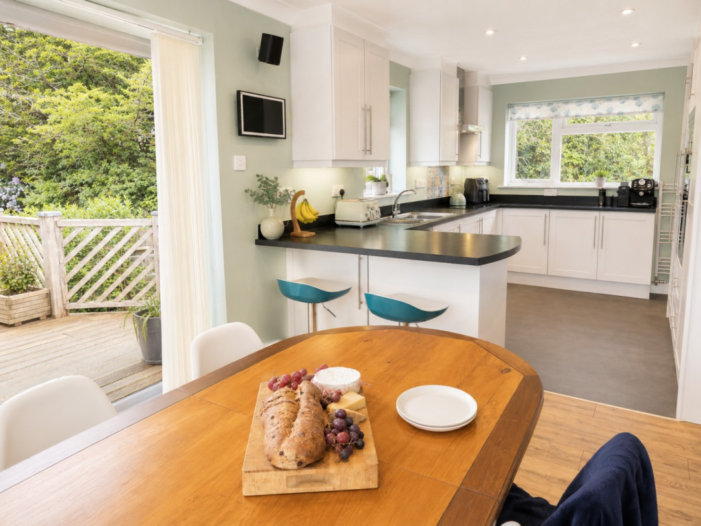 Pear Tree Lane, Newbury - View 5