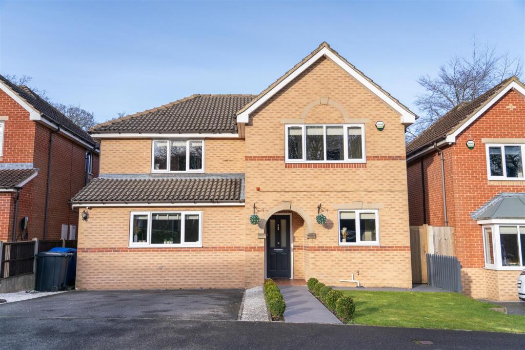 5-bed detached on Upper Lum Close, Hady, Chesterfield, £500,000