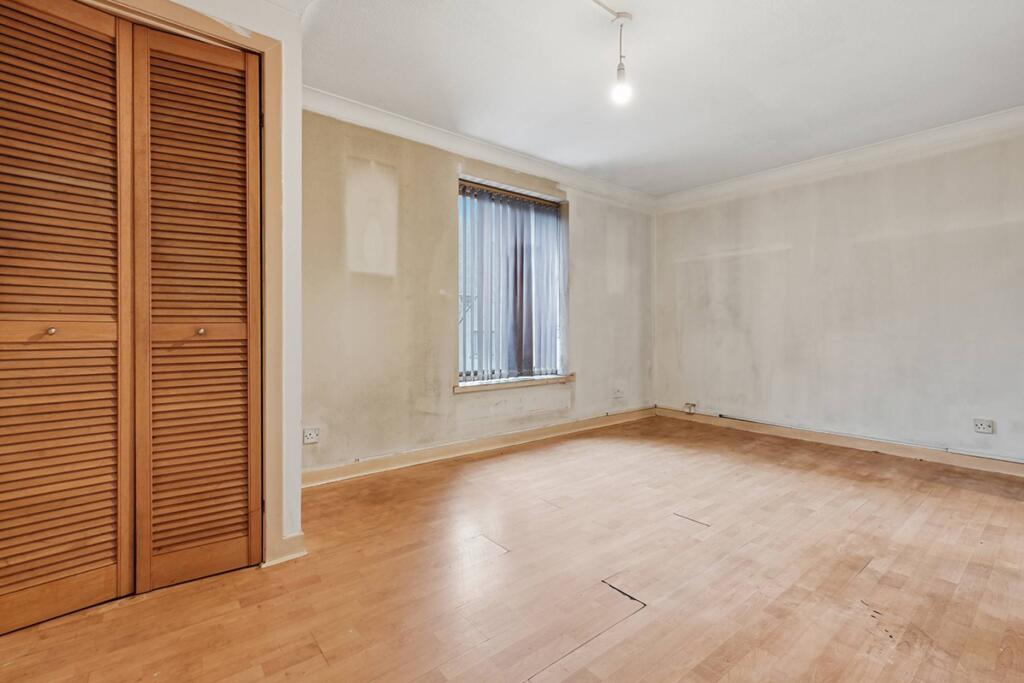 Apartment in Cowdenbeath, Fife - View 2