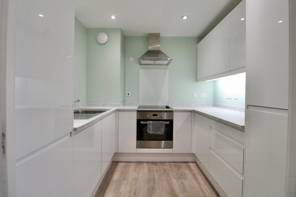 North Close, Lymington, SO41 photo 2