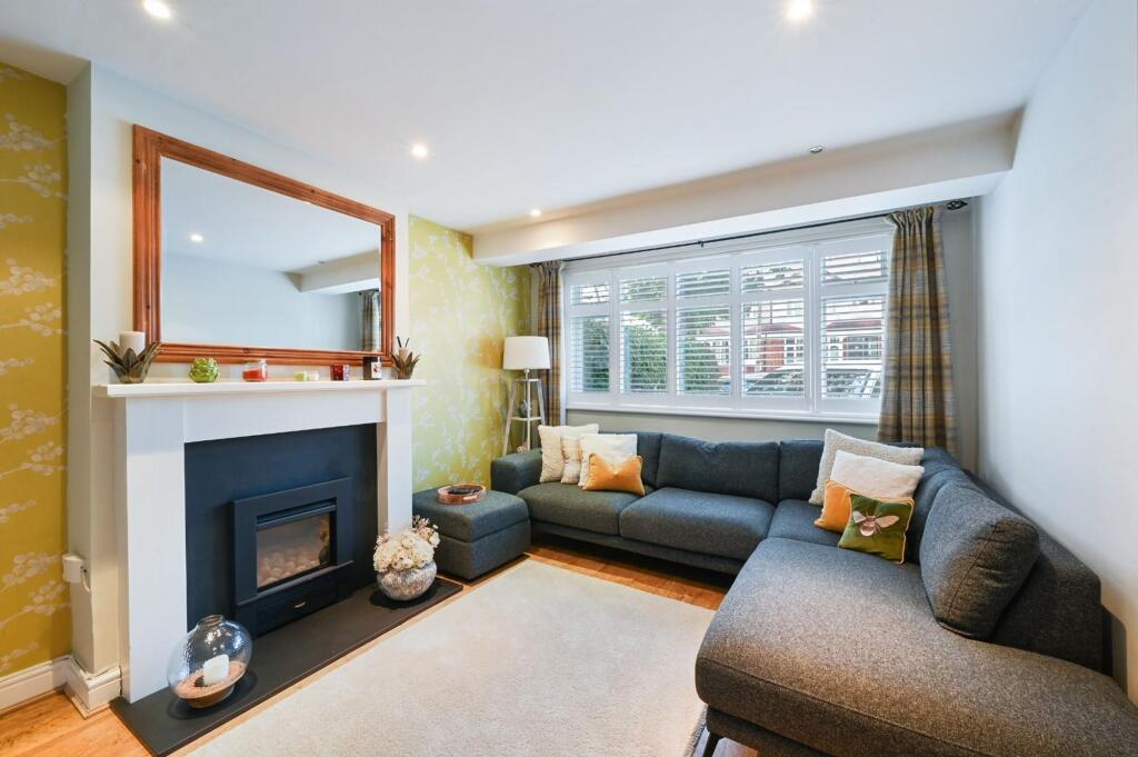 House in London, Stonecot, Benhilton - More