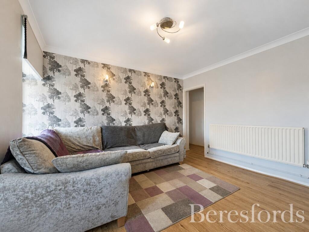 Leyburn Crescent, Romford, RM3 photo 2