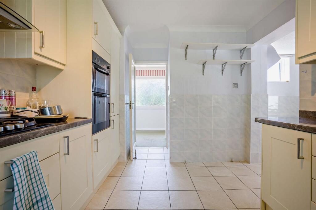 House in Highcliffe-on-Sea, Highcliffe and Walkford - View 4