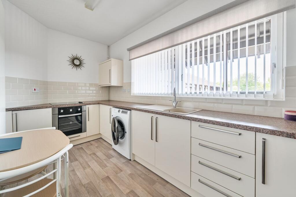 Apartment in Milton Keynes, Willen, Campbell Park - More