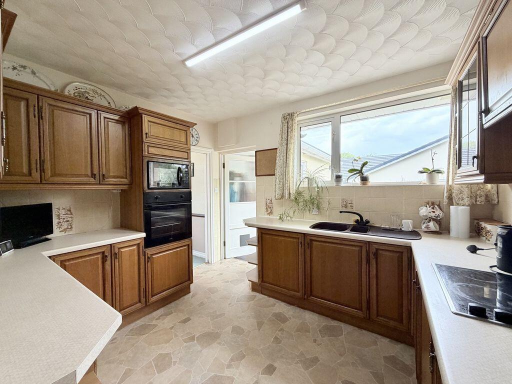 Avenue Crescent, Abergavenny photo 4