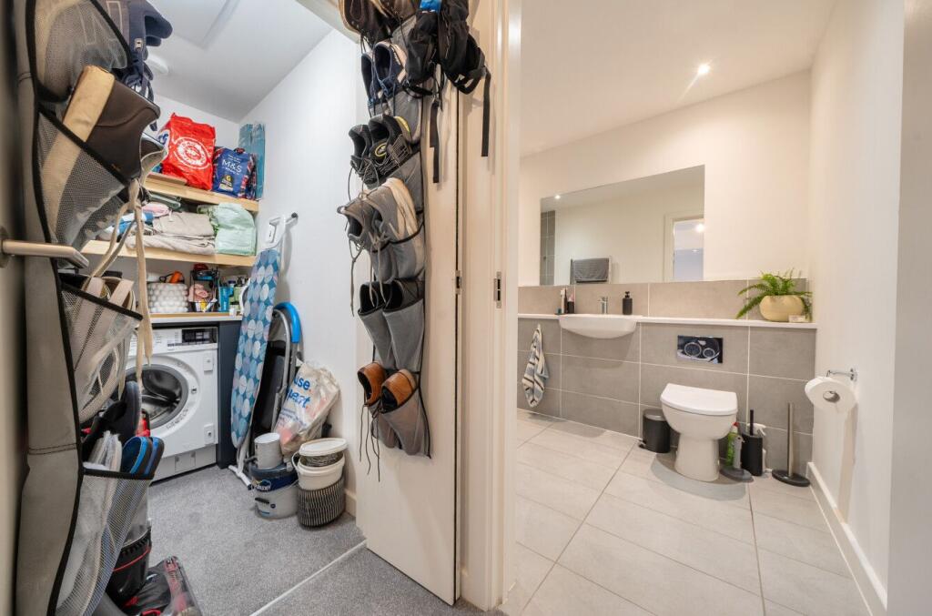 Apartment in Croydon - More