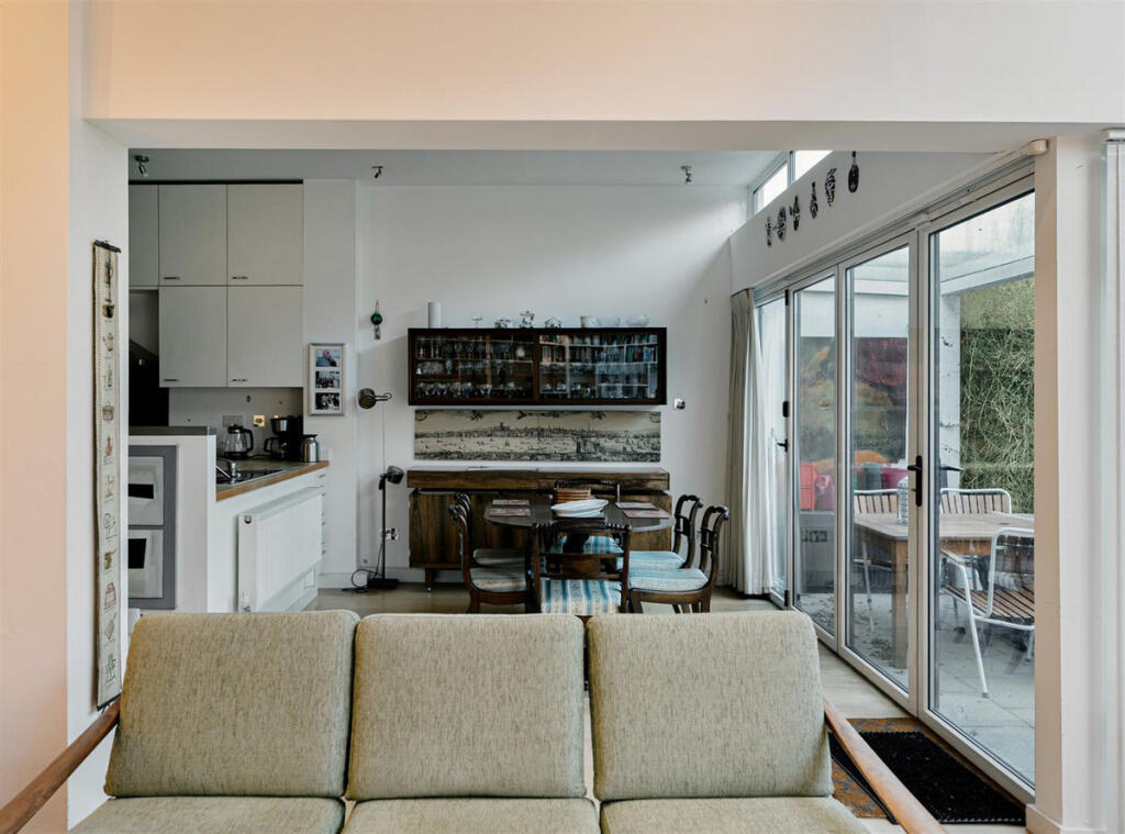 Apartment in London - View 5