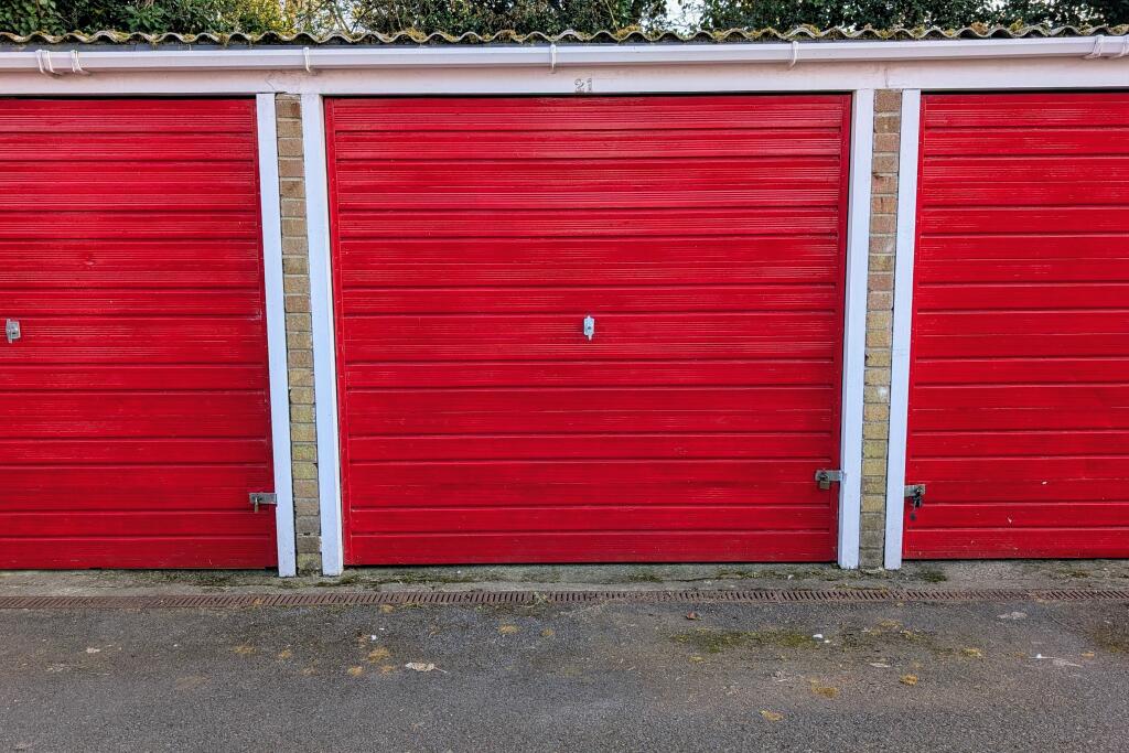 Northwood Square, Fareham photo 2